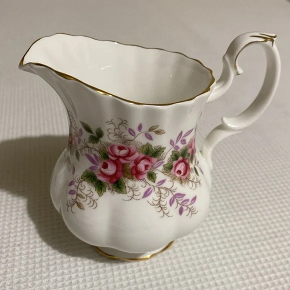 Royal Albert Lavender Rose Cream Jug & Sugar Bowl Set Bone China - Picture 3 of 12